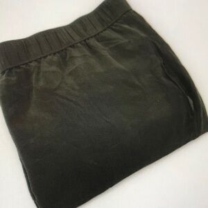 Chic Velvet mini Skirt in Deep Green
